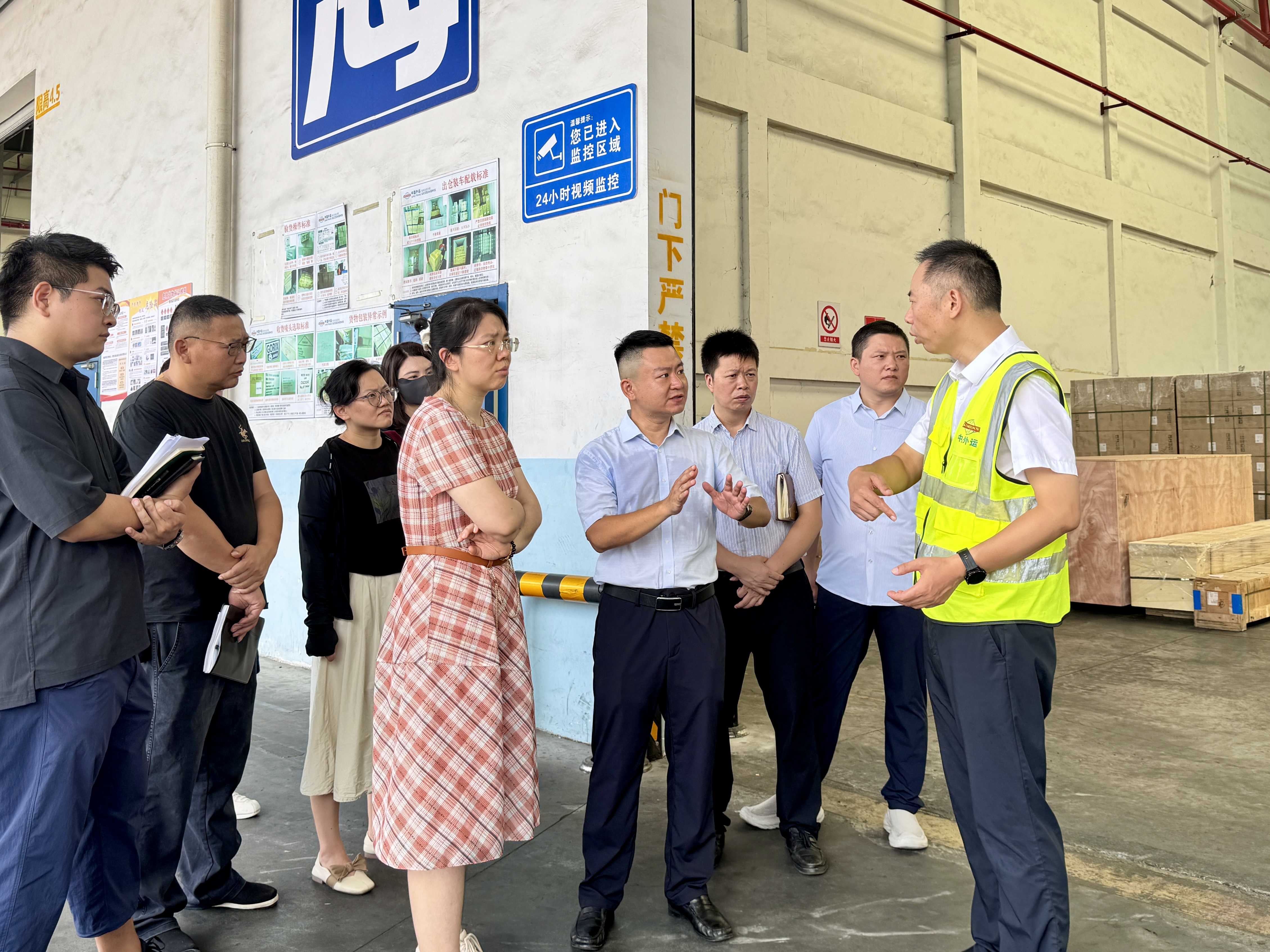 雨花区电商物流中心一行赴长沙金霞经济开发区考察学习