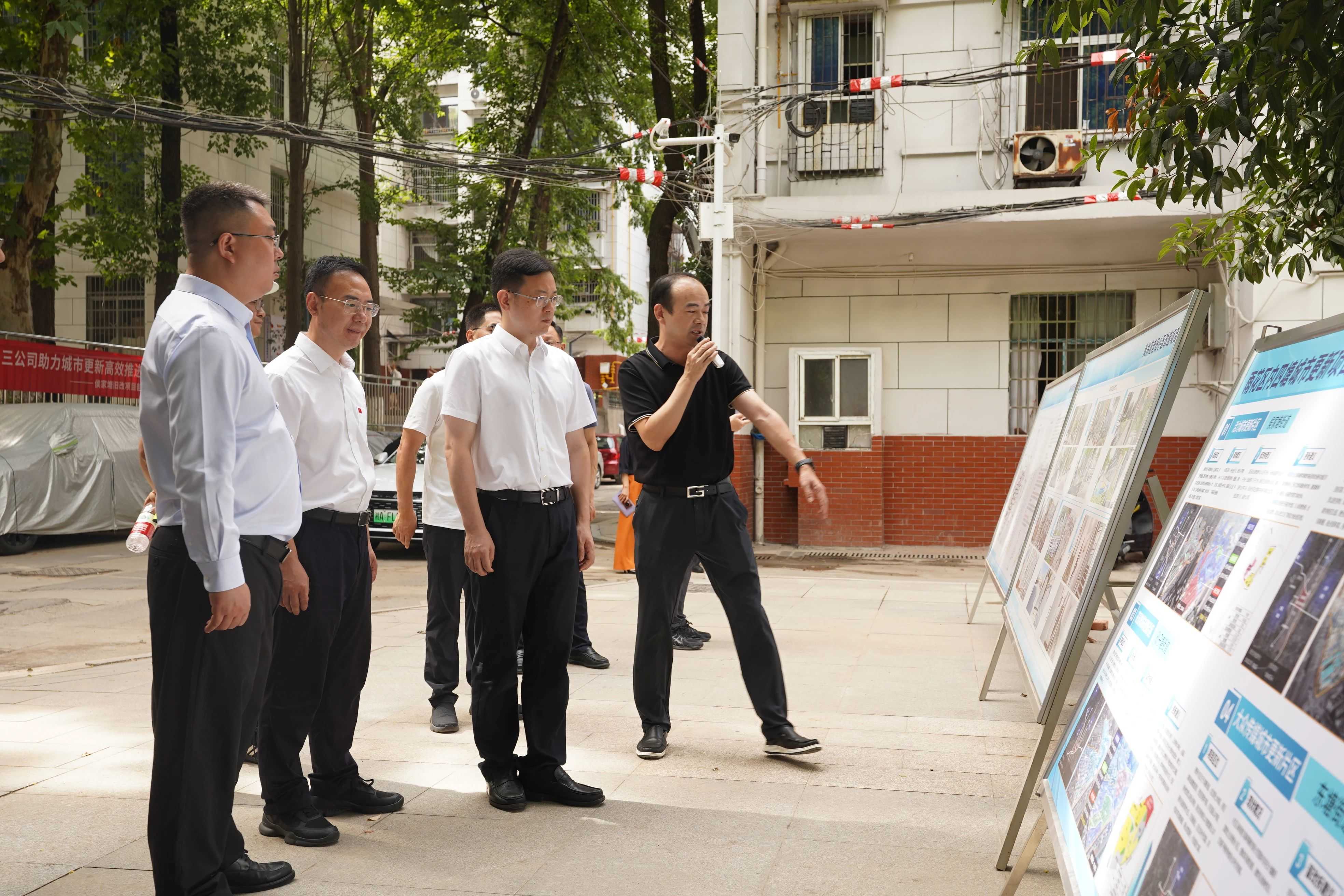 黄军其围绕城市更新开展“十五五”规划专题调研