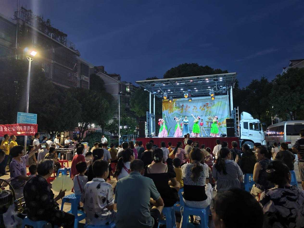 文化惠民暖民心  欢声笑语聚温情