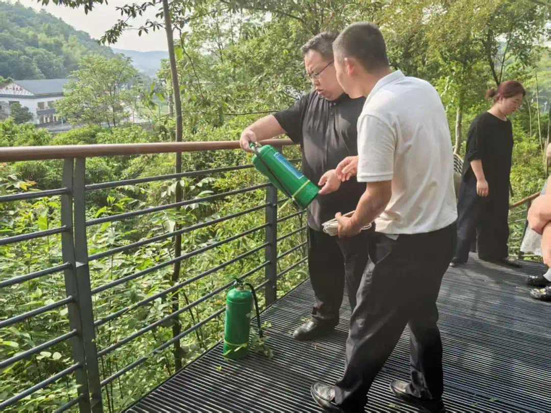 节前检查筑防线 平安护航迎“五一”！跳马镇开展节前安全生产专项检查