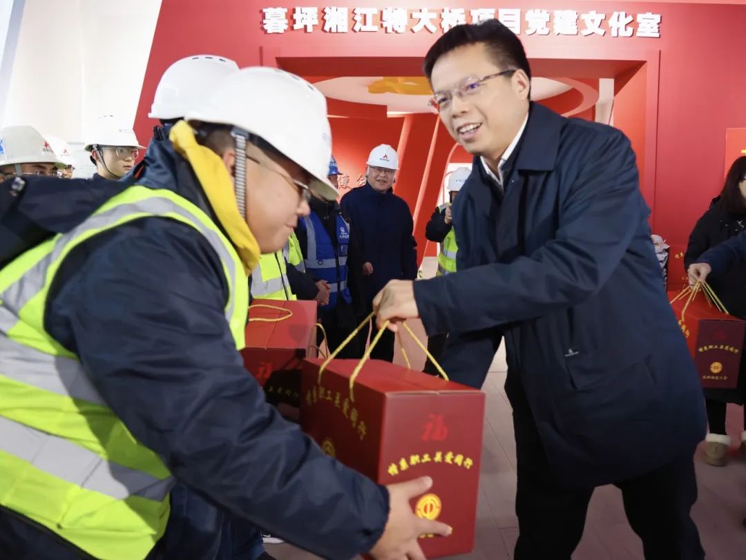 周志凯率队开展春节送温暖走访慰问暨市政重点工程安全生产检查